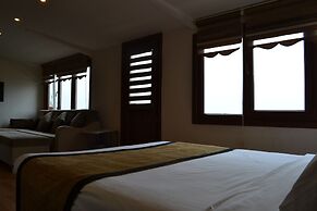 Seven Days Hotel