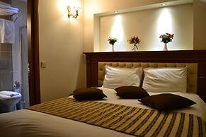 Seven Days Hotel