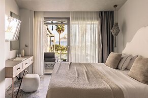 Blue Carpet Luxury Suites