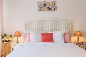 Studio T by MRG Apartments