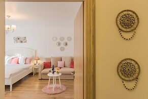 Studio T by MRG Apartments