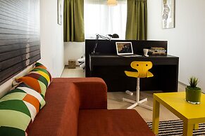 Studio R by MRG Apartments