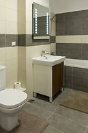 Studio R by MRG Apartments