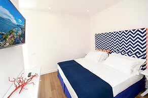 Casa Pantone