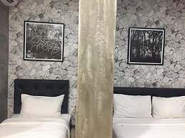 Big Banana Hotel