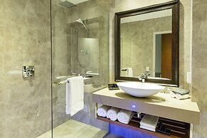 Distinction Christchurch Hotel