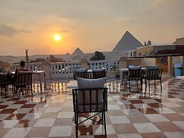 Royal pyramids Inn