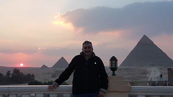 Royal pyramids Inn