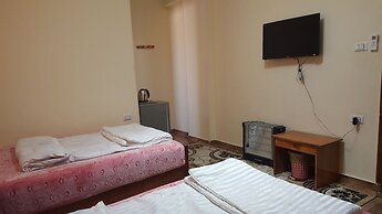 Royal pyramids Inn