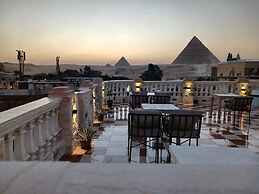 Royal pyramids Inn