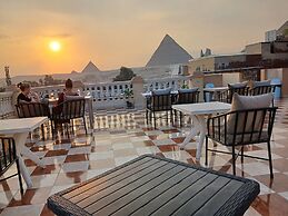 Royal pyramids Inn