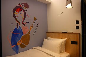 Just Inn - City Hall