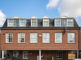 Luxurious 2 Bed Apartment in Central Bedford