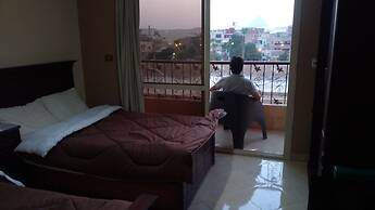 Happy days pyramids inn