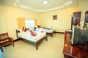 Submukdaphoomplace Hotel