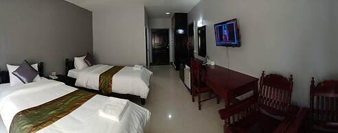 Submukdaphoomplace Hotel