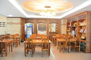 Submukdaphoomplace Hotel