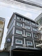Submukdaphoomplace Hotel