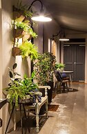 Hollidge House Apartments