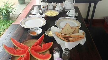 Araliya White House