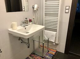 Grand Petit Hotel