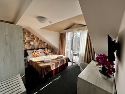 Grand Petit Hotel