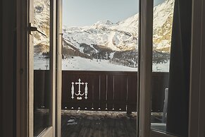 The Larix -Ski in, Ski out