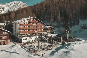 The Larix -Ski in, Ski out