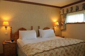 Macdonald Forest Hills Resort