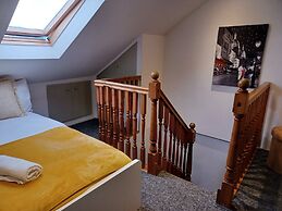 Huku Kwetu - Salisbury House