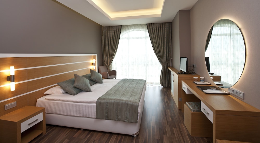 Fourway Hotel SPA & Restaurant