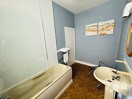 Homesly The George Hotel
