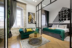 DeZign Apartments