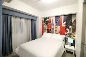 Max Stays Max Style at Parkside Villas