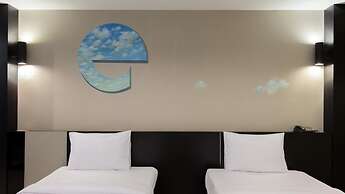 Pentahug Hotel