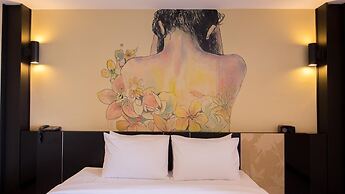 Pentahug Hotel