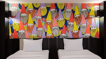 Pentahug Hotel