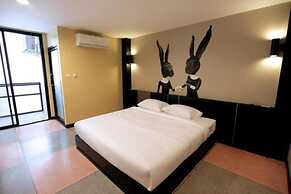 Pentahug Hotel