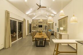 Cashew Cashew Villa