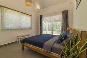 Cashew Cashew Villa