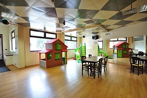 Leo Hotel