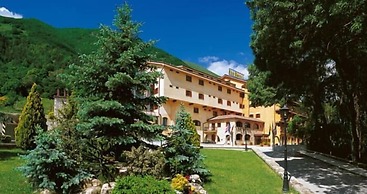 Leo Hotel