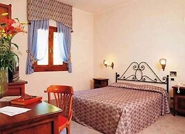 Leo Hotel