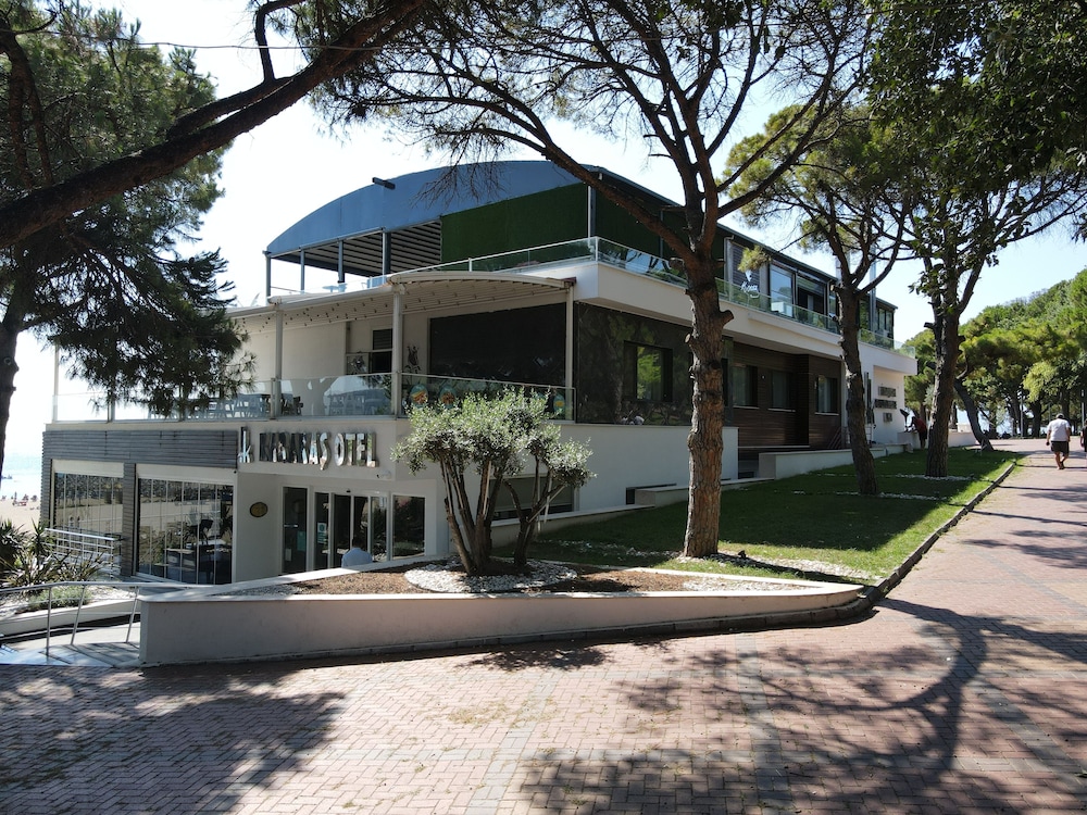 Karakas Hotel