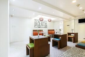 Royale Parc Inn & Suites
