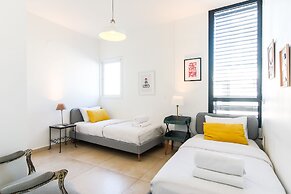 Chic Duplex Penthouse by FeelHome