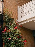 Amante Narikala Hotel