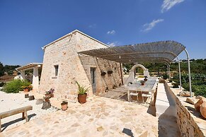 Trulli Laetitia