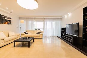 High Class Condo at Marina by FeelHome