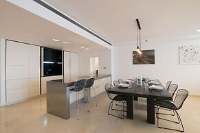 High Class Condo at Marina by FeelHome